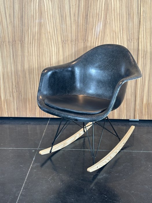 Herman Miller, Vitra - Charles Eames, Ray Eames - Chaise à bascule - RAR - Acier, Bois, tissu hessian en fibre de verre