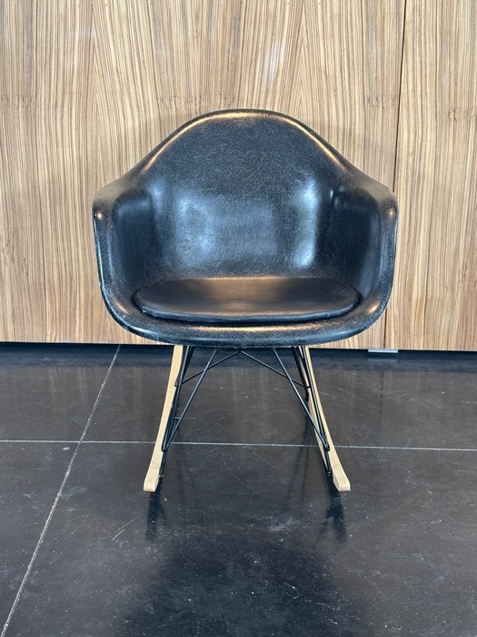 Herman Miller, Vitra - Charles Eames, Ray Eames - Chaise à bascule - RAR - Acier, Bois, tissu hessian en fibre de verre