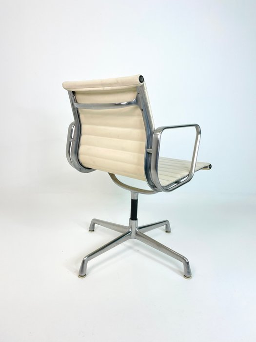 ICF - Charles Eames, Ray Eames - Chaise - Groupe d%27aluminium EA 108 - Aluminium