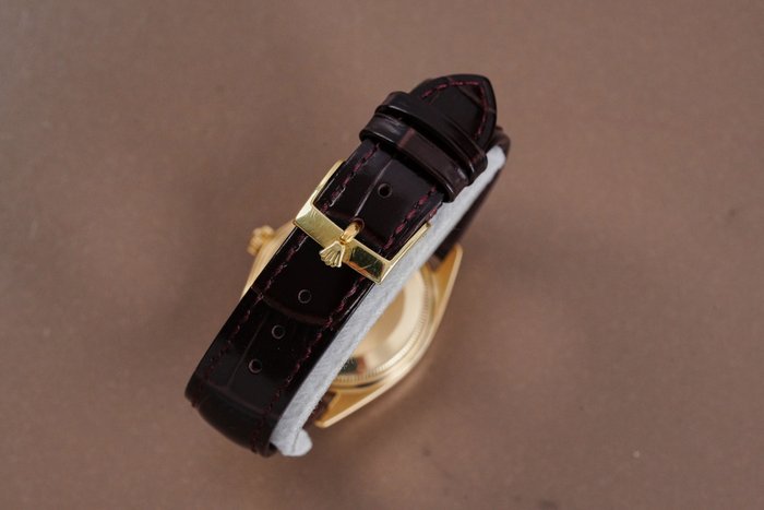 Rolex - Oyster Perpetual Date 18k Gold - 1500 - Homme - 1970-1979