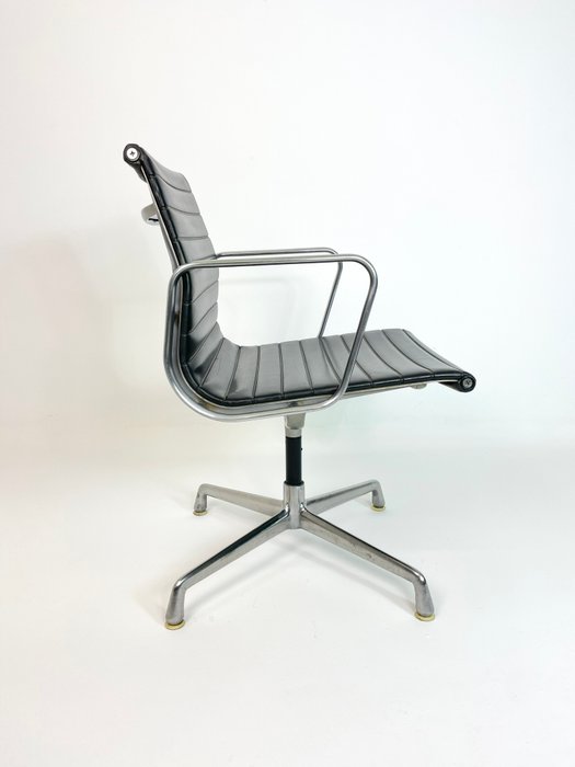 ICF - Charles Eames - Chaise - EA108 - Aluminium, Cuir