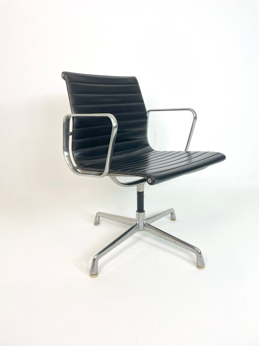 ICF - Charles Eames - Chaise - EA108 - Aluminium, Cuir
