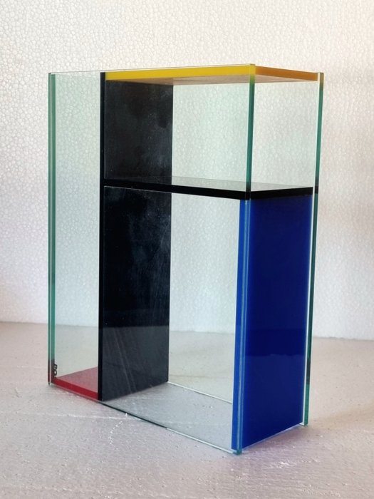 MoMA - PO - Frank Kerdil - Pot de fleurs - Vase Mondri Primario - Plexiglas