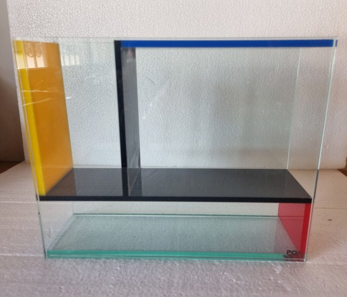 MoMA - PO - Frank Kerdil - Pot de fleurs - Vase Mondri Primario - Plexiglas