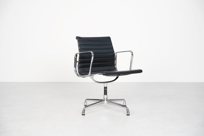 Vitra - Charles & Ray Eames - Chaise de bureau - EA108 - Aluminium, Cuir - Chaise Vitra Aluminium Cuir