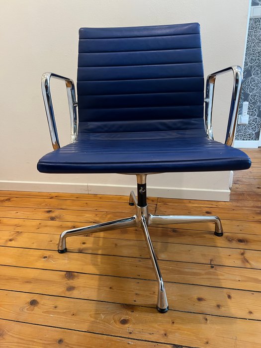 Vitra - Charles & Ray Eames - Chaise de bureau - EA108 - Aluminium, Cuir