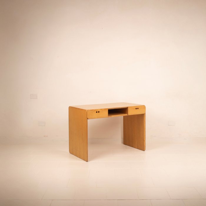 Maisa di Seveso - Derk Jan de Vries - Bureau - Samara - Frêne