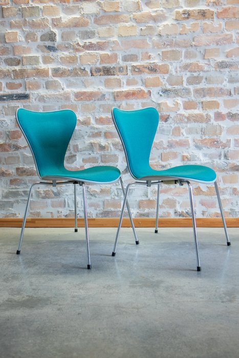 Fritz Hansen - Arne Jacobsen - Chaise (10) - Chaise papillon Butterfly (3107) - tapisserie, bois, acier