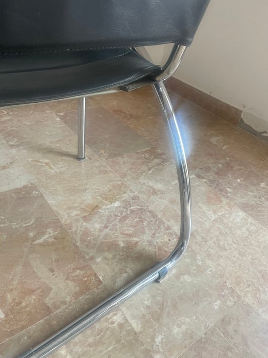 Elam - Gae Aulenti - Lira - Chaise (4) - Acier, Cuir - Chaises usagées mais bonnes