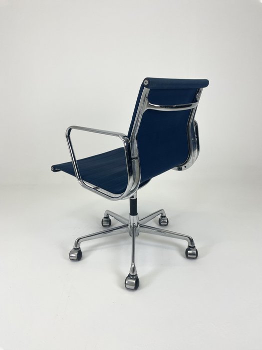 ICF - Charles & Ray Eames - Chaise - Groupe d%27aluminium EA108 - Aluminium