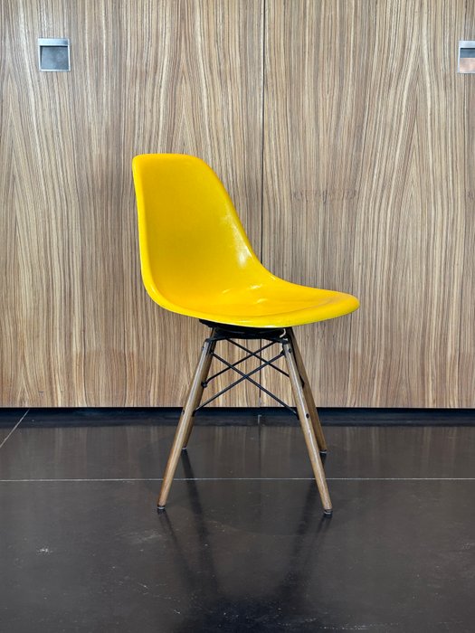 Charles Eames, Ray Eames - Chaise - DSW - Bois, Fibre de verre