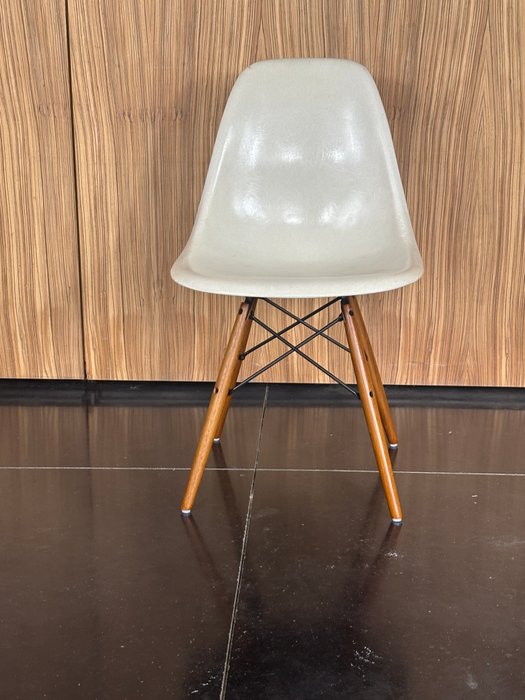 Charles Eames, Ray Eames - Chaise - DSW - Bois, Fibre de verre
