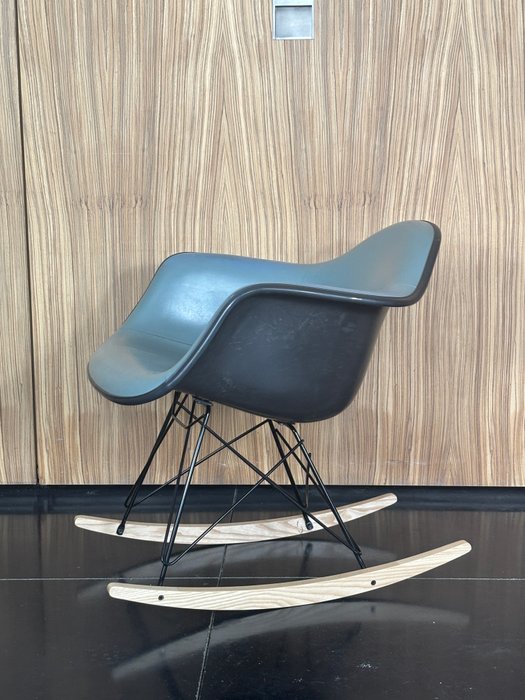 Herman Miller, Vitra - Charles Eames, Ray Eames - Chaise à bascule - RAR - Acier, Bois, tissu hessian en fibre de verre