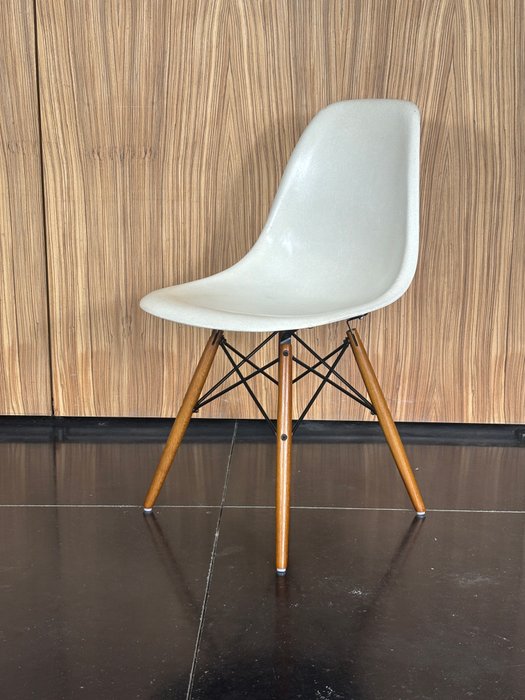 Charles Eames, Ray Eames - Chaise - DSW - Bois, Fibre de verre