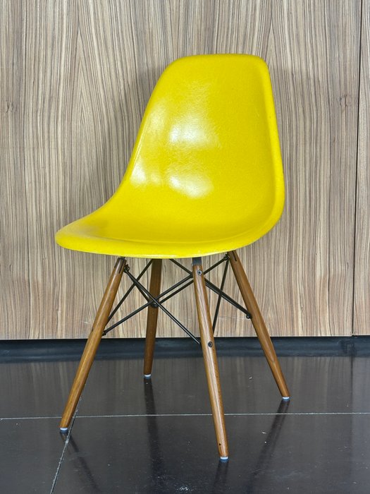 Charles Eames, Ray Eames - Chaise - DSW - Bois, Fibre de verre