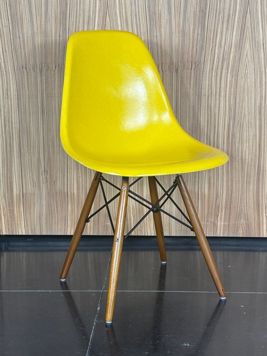Charles Eames, Ray Eames - Chaise - DSW - Bois, Fibre de verre