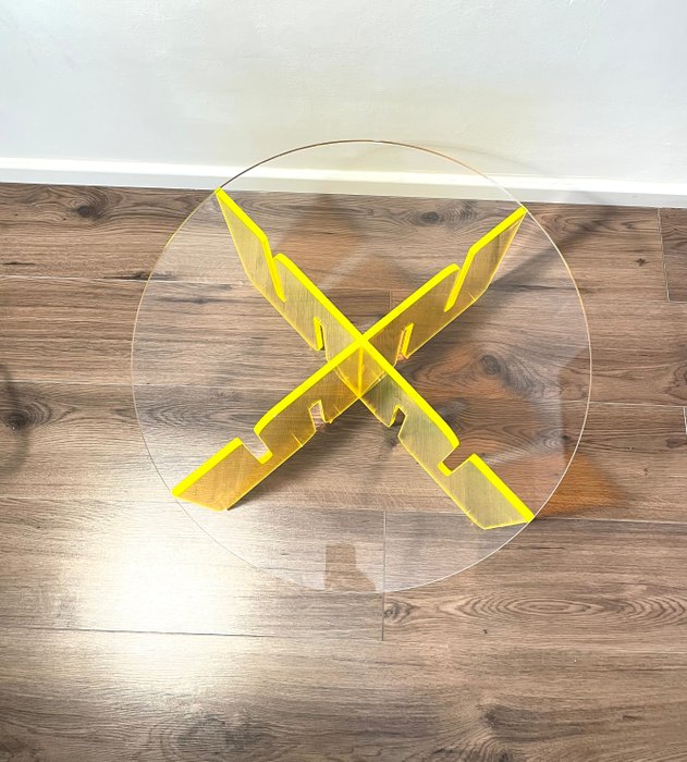 Mrn.D - Table basse - plexiglas - Jaune fluo
