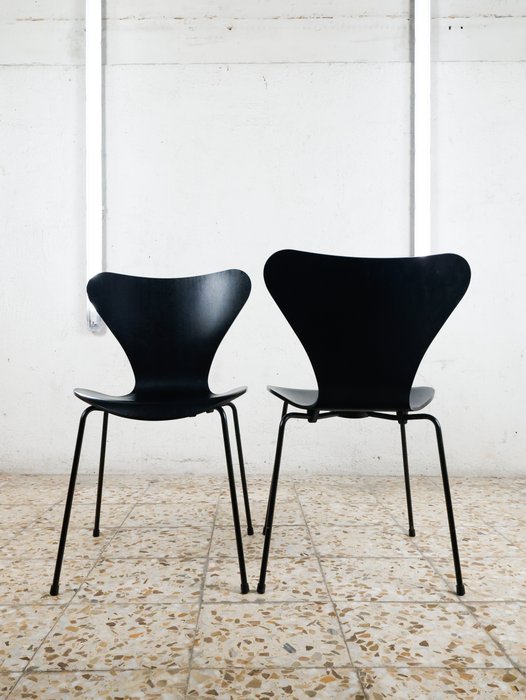 Fritz Hansen - Arne Jacobsen - Chaise (2) - Chaise de la série 7 - Acier, Frêne