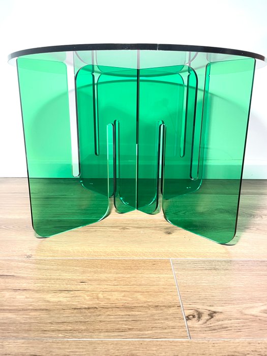 Mrn.D - Table basse - plexiglas - Fumée verte