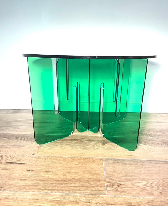 Mrn.D - Table basse - plexiglas - Fumée verte