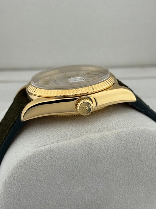 Rolex - Day-Date - 18038 - Homme - 1979