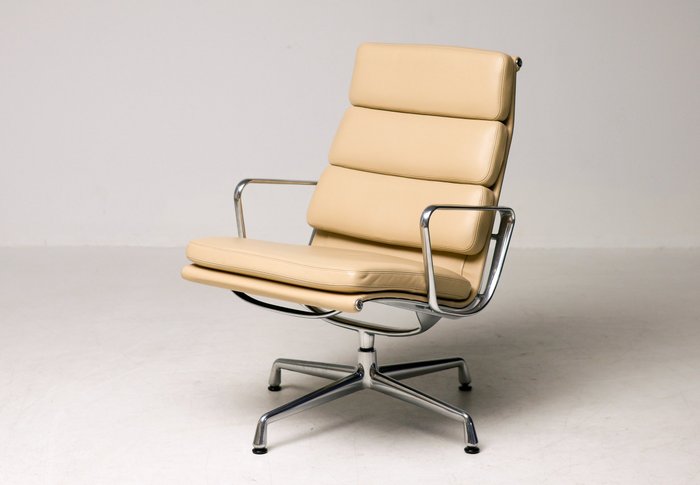 Vitra - Charles Eames, Ray Eames - Chaise longue - EA 216 - Aluminium, Cuir
