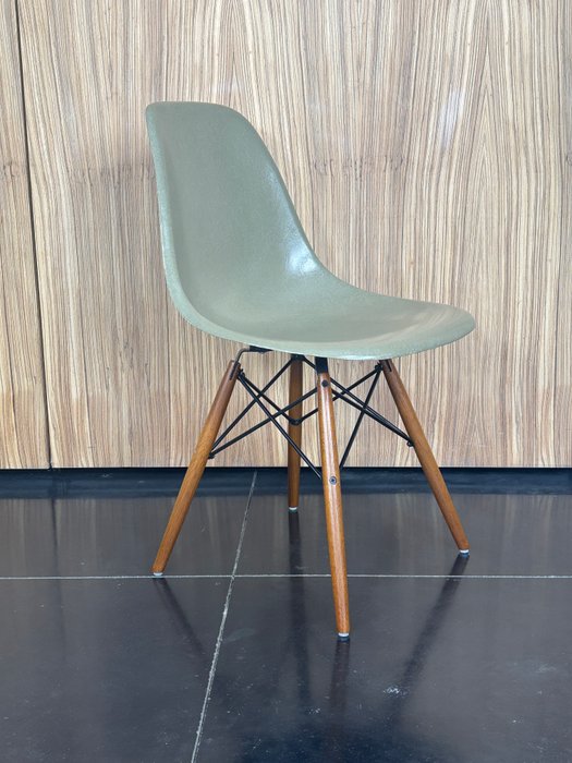 Charles Eames, Ray Eames - Chaise - DSW - Bois, Fibre de verre