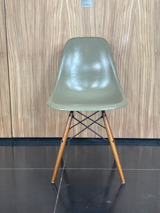 Charles Eames, Ray Eames - Chaise - DSW - Bois, Fibre de verre