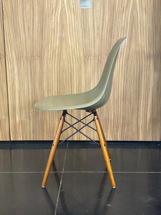 Charles Eames, Ray Eames - Chaise - DSW - Bois, Fibre de verre