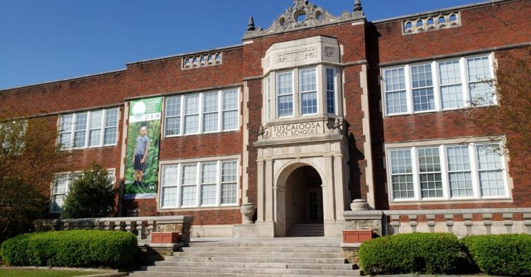 Tuscaloosa City Schools awarded prestigious Green Ribbon Award Tuscaloosa City Schools awarded prestigious Green Ribbon Award
