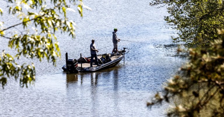 Public fishing lakes in Alabama now return to regular hours Public fishing lakes in Alabama now return to regular hours