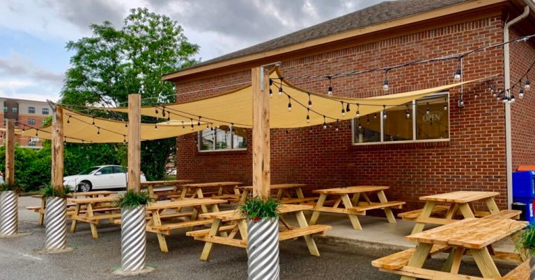 New restaurant, Rob’s Ribs, opens in downtown Auburn New restaurant, Rob’s Ribs, opens in downtown Auburn