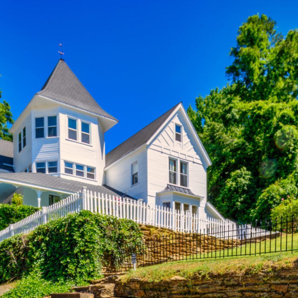 Wetumpka house used in Tim Burton film, featured on HGTV listed for sale Wetumpka house used in Tim Burton film, featured on HGTV listed for sale