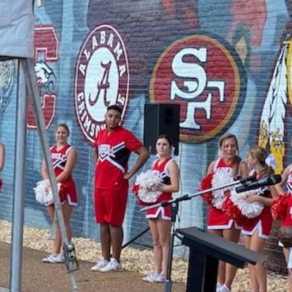 Ozark honors football star Wilbur Jackson with downtown mural (photos) Ozark honors football star Wilbur Jackson with downtown mural (photos)