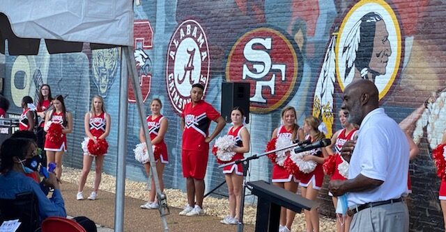 Ozark honors football star Wilbur Jackson with downtown mural (photos) Ozark honors football star Wilbur Jackson with downtown mural (photos)