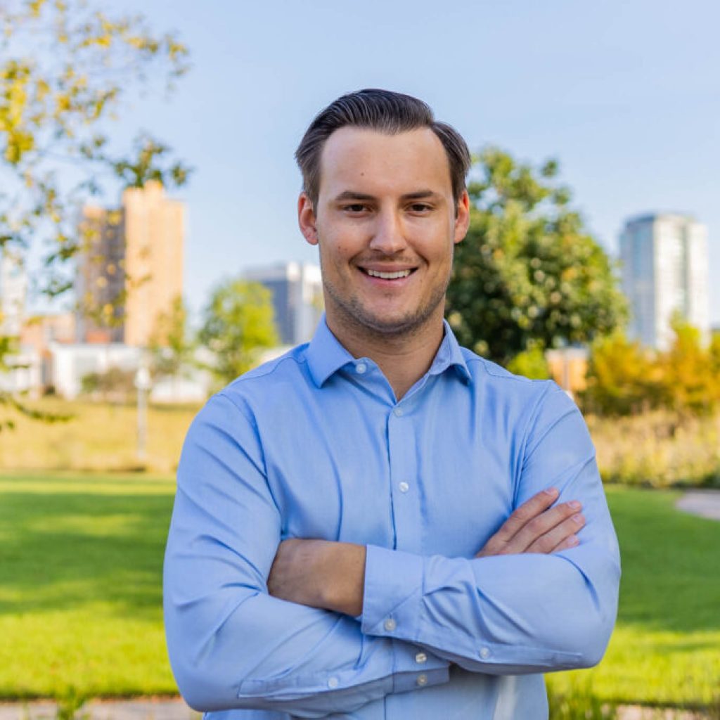 When You Love Your College So Much You Go Straight Through To UNA’s MBA—1 Football Player’s Story When You Love Your College So Much You Go Straight Through To UNA’s MBA—1 Football Player’s Story
