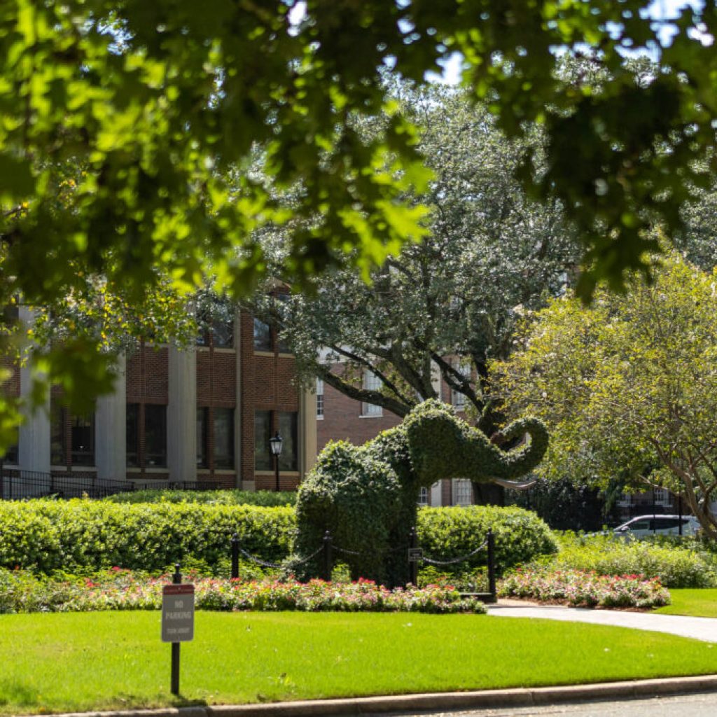 Legendary Service Award + universities that will honor military heroes Legendary Service Award + universities that will honor military heroes