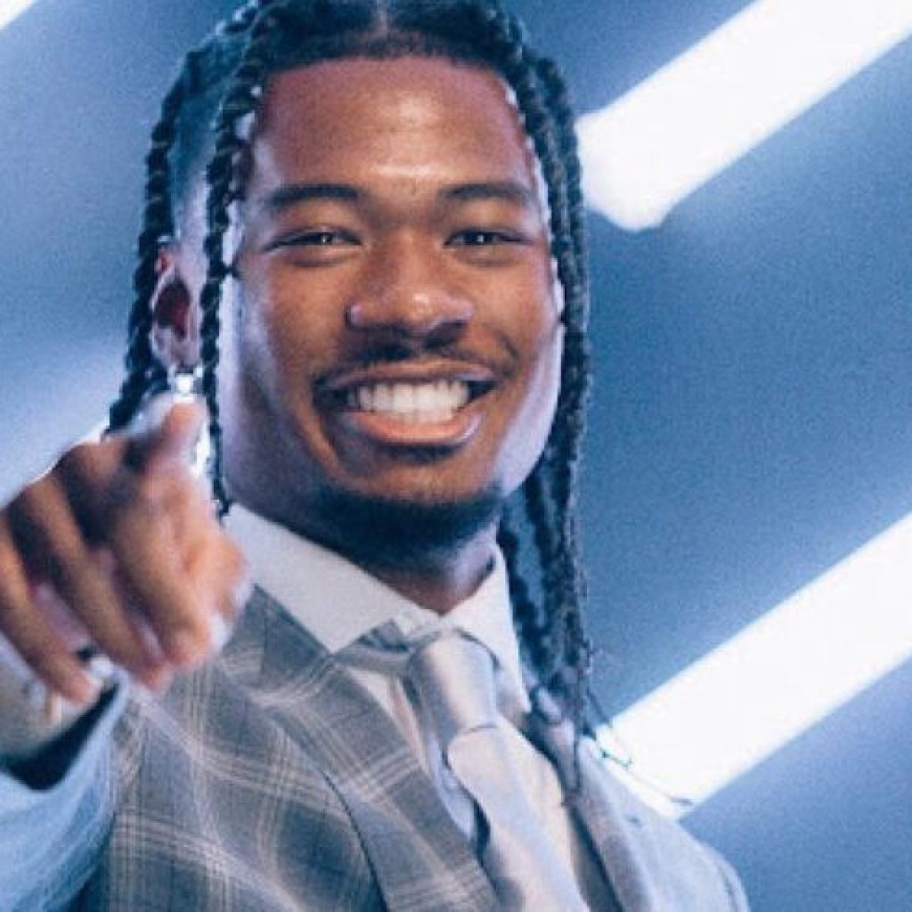 Standout Crimson Tide wide receiver inks innovative deal with Taziki’s Standout Crimson Tide wide receiver inks innovative deal with Taziki’s