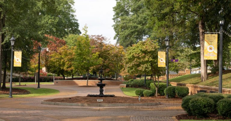 UNA’s enrollment “roars” past 8,800 students, tops state in growth UNA’s enrollment “roars” past 8,800 students, tops state in growth