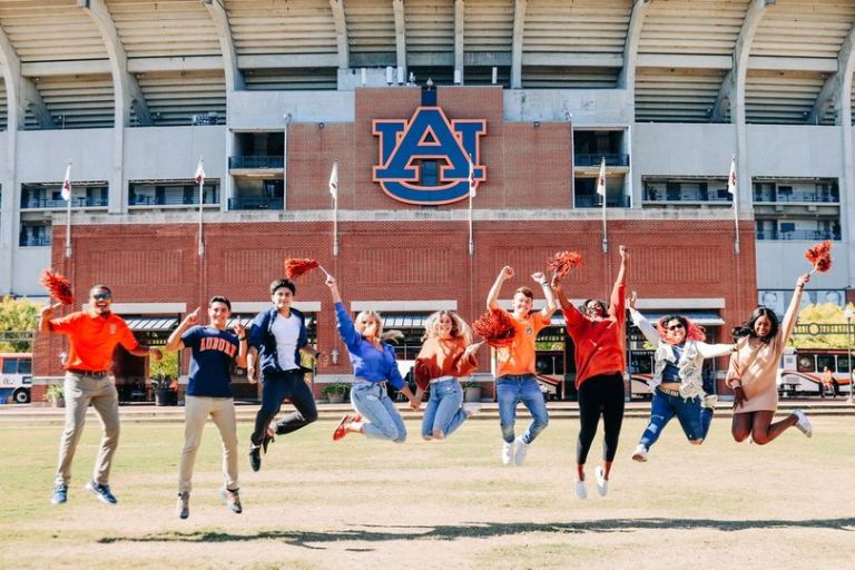 Octavia Spencer treats Auburn students to free finals meals Octavia Spencer treats Auburn students to free finals meals