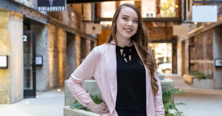 Business degree, full time job + life—how one woman makes time for it all Business degree, full time job + life—how one woman makes time for it all