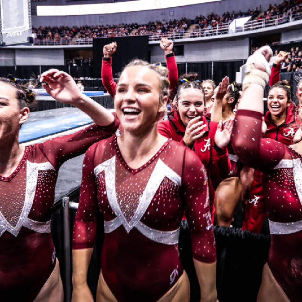 Alabama Crimson Tide Gymnastics team flight to Seattle needed emergency landing, per report Alabama Crimson Tide Gymnastics team flight to Seattle needed emergency landing, per report
