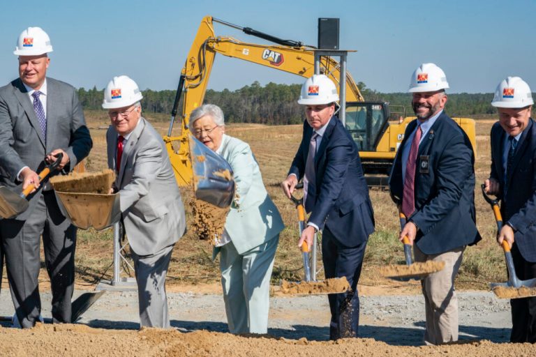 Novelis breaks ground on .5B low-carbon aluminum plant in Bay Minette Novelis breaks ground on .5B low-carbon aluminum plant in Bay Minette