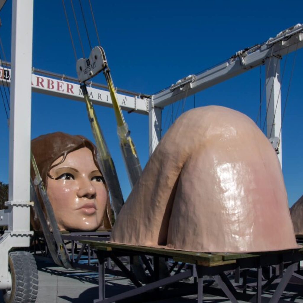 Iconic “Lady” sculpture returns to Barber Marina after 2 years Iconic “Lady” sculpture returns to Barber Marina after 2 years