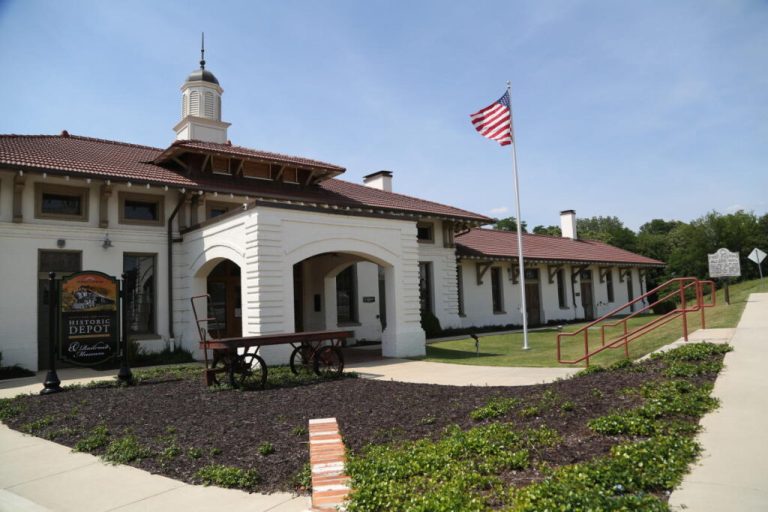 LIVE: Watch the trains roll by from the Historic Decatur Union Depot LIVE: Watch the trains roll by from the Historic Decatur Union Depot