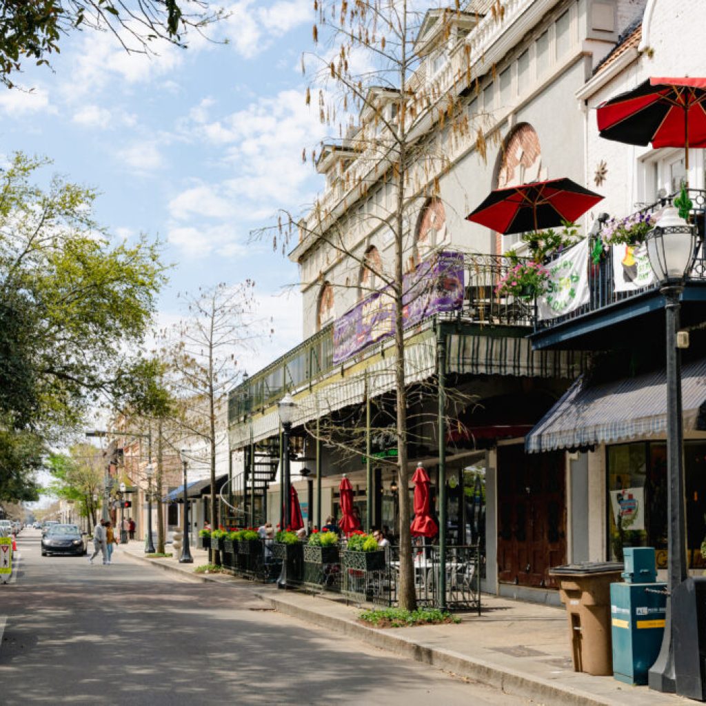 Mobile businesses are saying no to plastic—find out why Mobile businesses are saying no to plastic—find out why