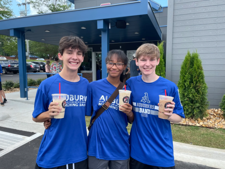 7 Brew is now open in Auburn + they’re already giving back to the community 7 Brew is now open in Auburn + they’re already giving back to the community