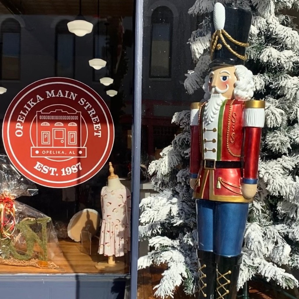 5 festive events in Auburn this December—Collinwood Luminaries + more 5 festive events in Auburn this December—Collinwood Luminaries + more