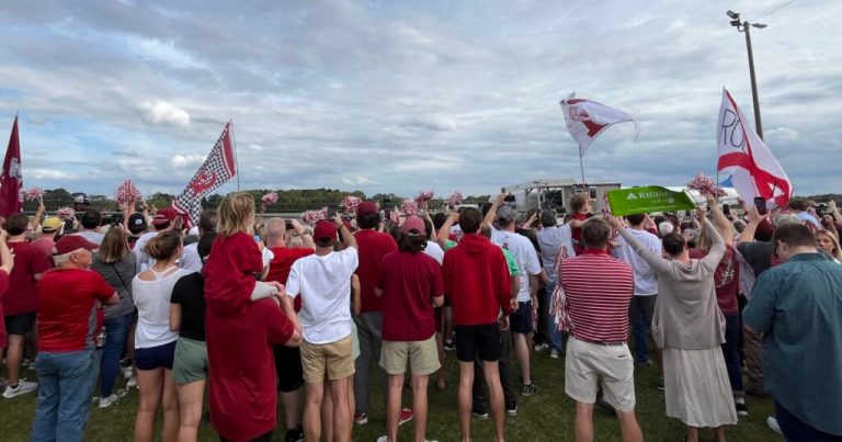 Alabama fans welcome Final Four team back to Tuscaloosa Alabama fans welcome Final Four team back to Tuscaloosa
