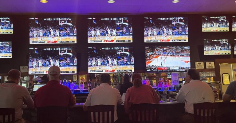 Fans in Tuscaloosa watch the Tide clinch Sweet 16 berth Fans in Tuscaloosa watch the Tide clinch Sweet 16 berth